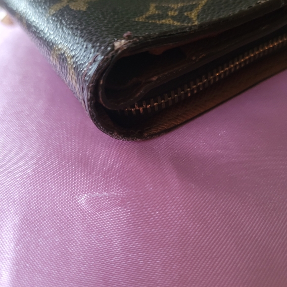 LV Wallet (AUTHENTIC) - Picture 5 of 16